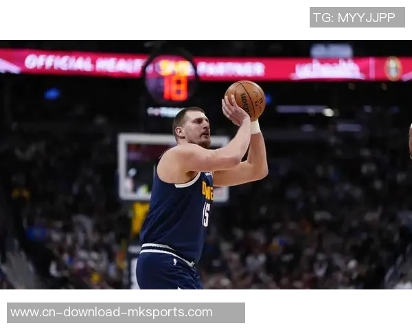 约基奇半场因膝伤退赛明日将接受检查全场14投9中贡献21分5篮板8助攻