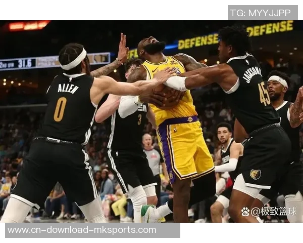 湖人本赛季对阵灰熊全胜三场成功实现横扫成就